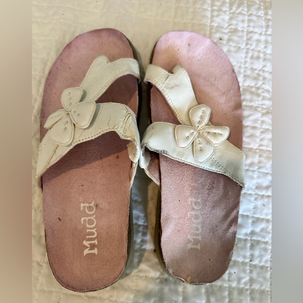 Mudd sandals